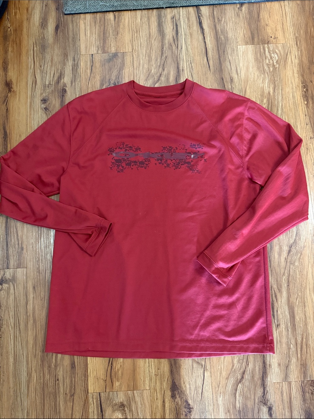Oakley - Men's Red Long-Sleeve Crewneck Shirt - Casual Comfort